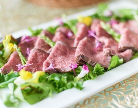 東京PAPA COOKの⾃家製ローストビーフ/シャリアンピンソースの画像