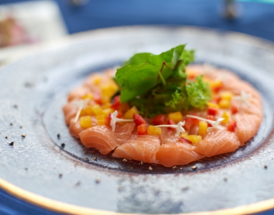 東京PAPA COOKのマリネサーモンのロミロミサラダ仕⽴ての画像